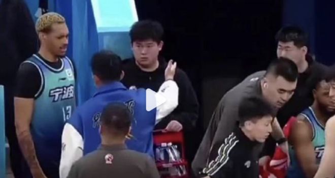 笑喷!张本智和赛后庆祝发现松岛辉空推箱子走了,自己忍不住笑了