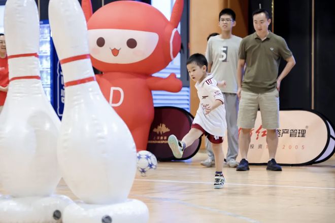 武大杨某媛西班牙读博再被举报:“赶尽杀绝”的追问,藏着比愤怒更复杂的东西
