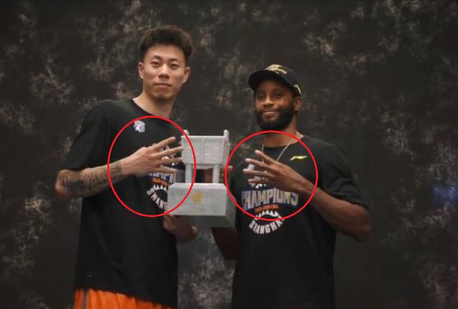 中国血统!雄鹿十号签选双能卫伯里斯 舆论呼吁中国男篮归化他