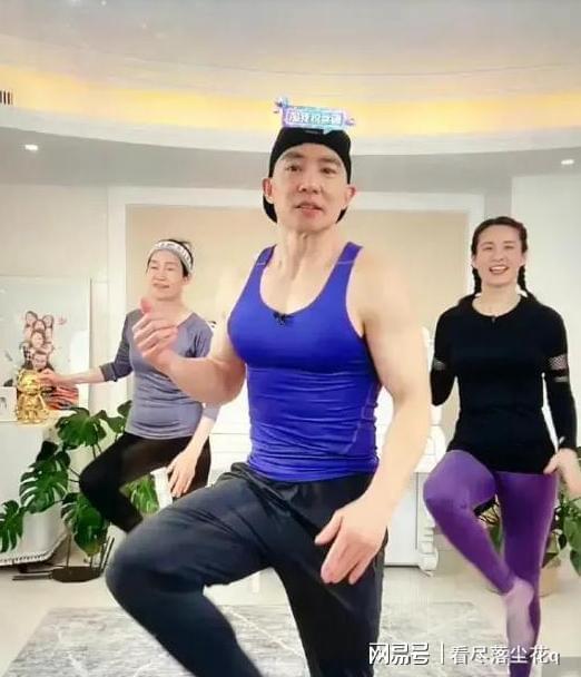 鲜小龙17球问鼎“金靴”!南充队2:2战平宜宾队燃爆全场