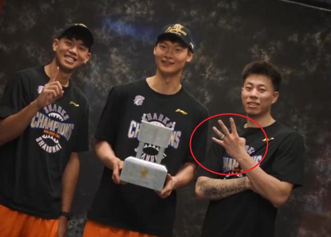 中国血统!雄鹿十号签选双能卫伯里斯 舆论呼吁中国男篮归化他