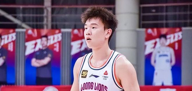 宏远早报!上海报价焦泊乔方案,朱芳雨赴新疆谈判,徐杰自费特训