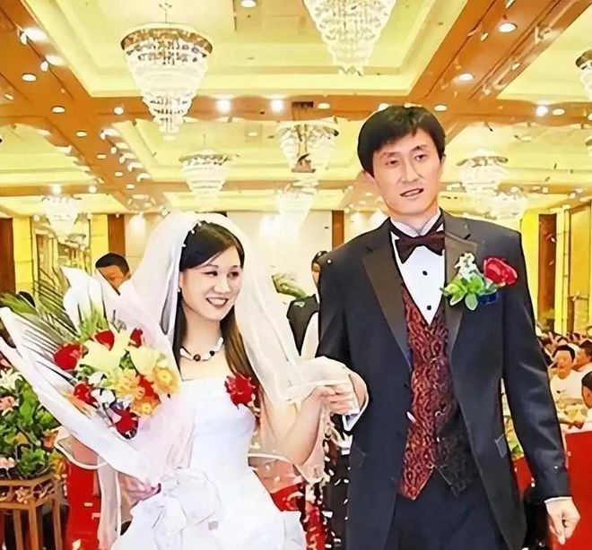 广东队续约3人,王少杰正式离开,周鹏600万顶薪回归