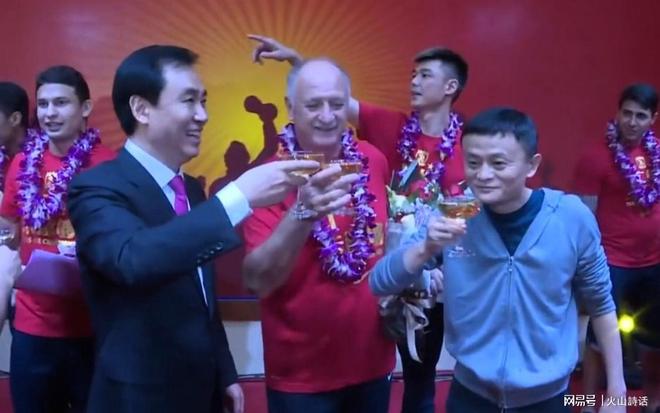 CBA重磅消息!欧洲冠军教头加盟广东,石奎正式签约香港金牛,萨姆纳也有可能离开广东,杜锋儿子前往辽宁试训
