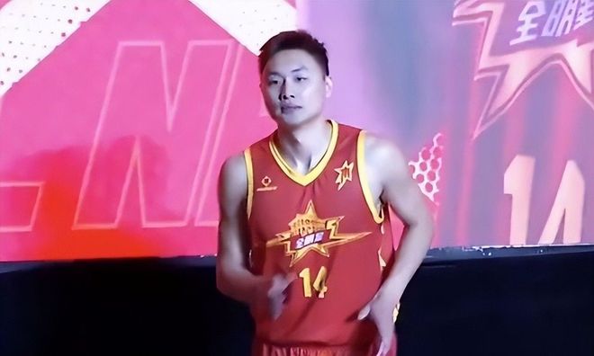 宏远早报!上海报价焦泊乔方案,朱芳雨赴新疆谈判,徐杰自费特训