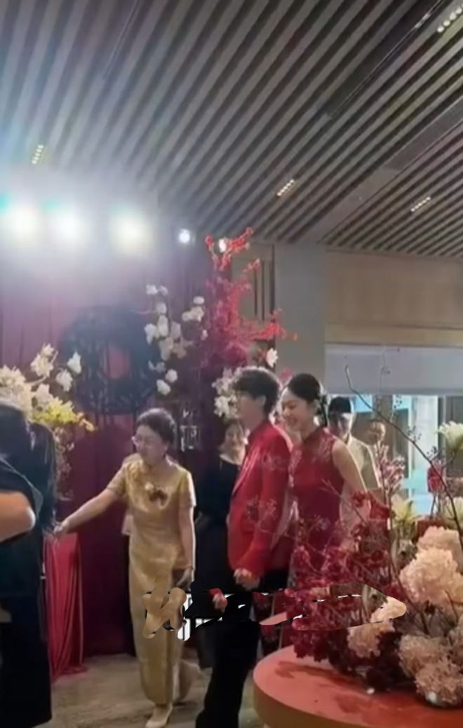 墨西哥女裁判撞脸蔡依林 世界杯史上第三位女主裁 网友:又飒又能打