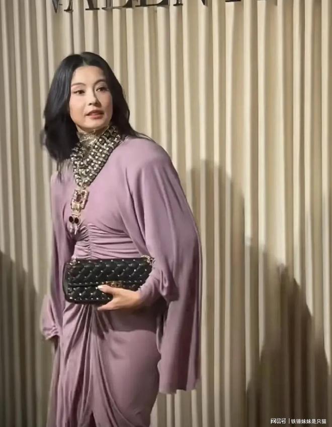 广厦主帅王博答谢宴狂炫白酒一幕曝光 扭抱林秉圣引球迷热议