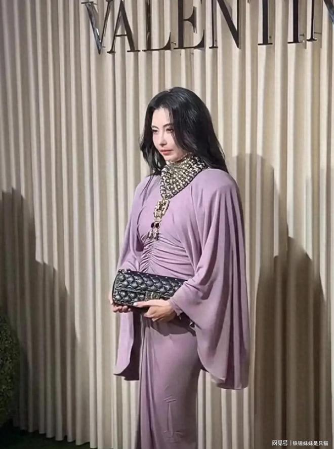 广厦主帅王博答谢宴狂炫白酒一幕曝光 扭抱林秉圣引球迷热议