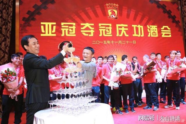 CBA重磅消息!欧洲冠军教头加盟广东,石奎正式签约香港金牛,萨姆纳也有可能离开广东,杜锋儿子前往辽宁试训