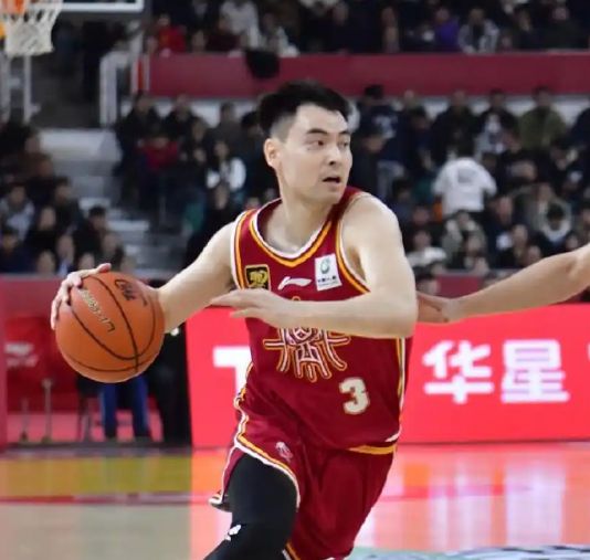 长期缺乏裁判照顾?库里:不需要参与那些讨论,专注球场就好