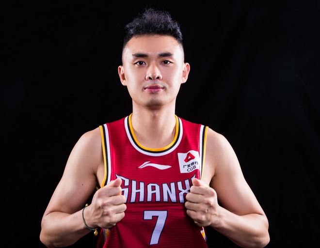 巴克利:最出色篮球运动员排序:乔丹、科比和勒布朗·詹姆斯,